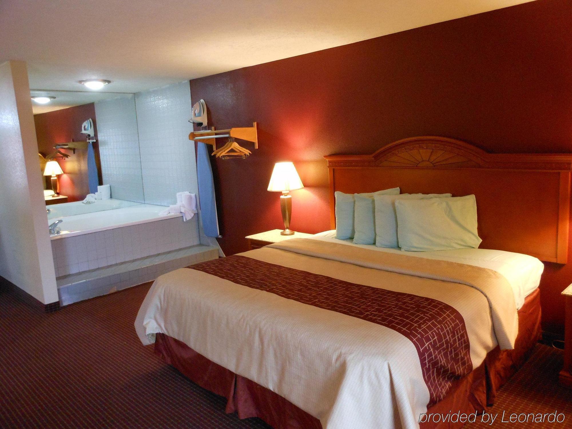 Red Roof Inn&Suites Pigeon Forge Parkway Exterior foto