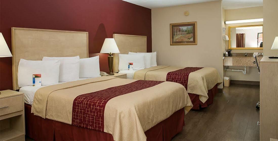 Red Roof Inn&Suites Pigeon Forge Parkway Exterior foto