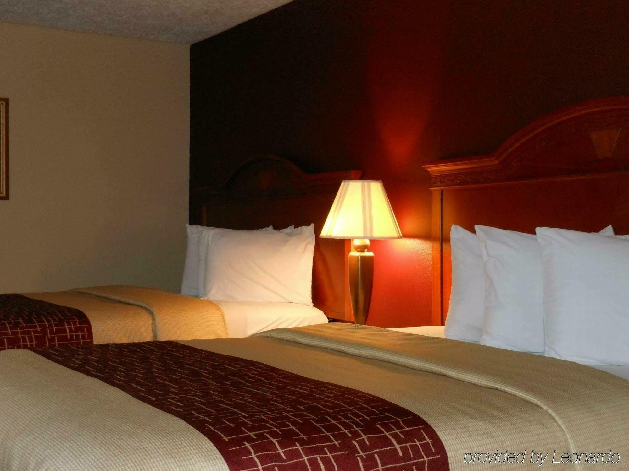Red Roof Inn&Suites Pigeon Forge Parkway Exterior foto