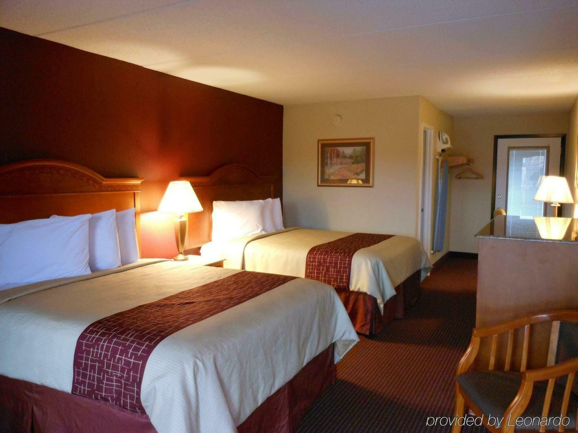 Red Roof Inn&Suites Pigeon Forge Parkway Exterior foto